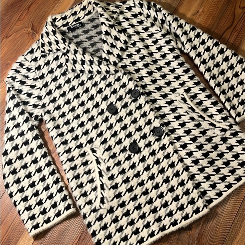 Orange Fashion coat, excellent condition, black & white, size M